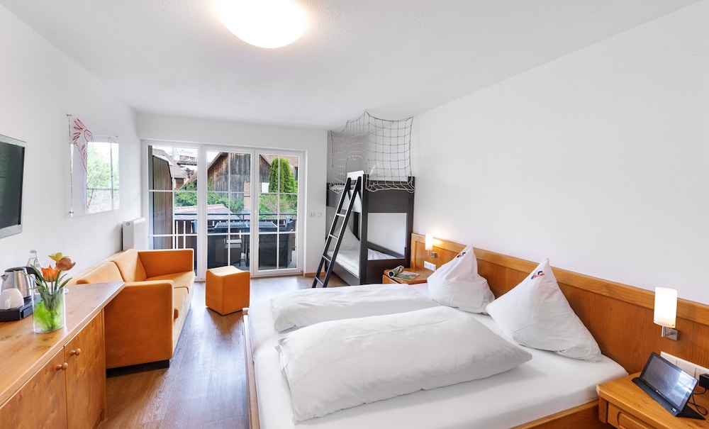 Family Room, 1 Bedroom, Balcony photo 1