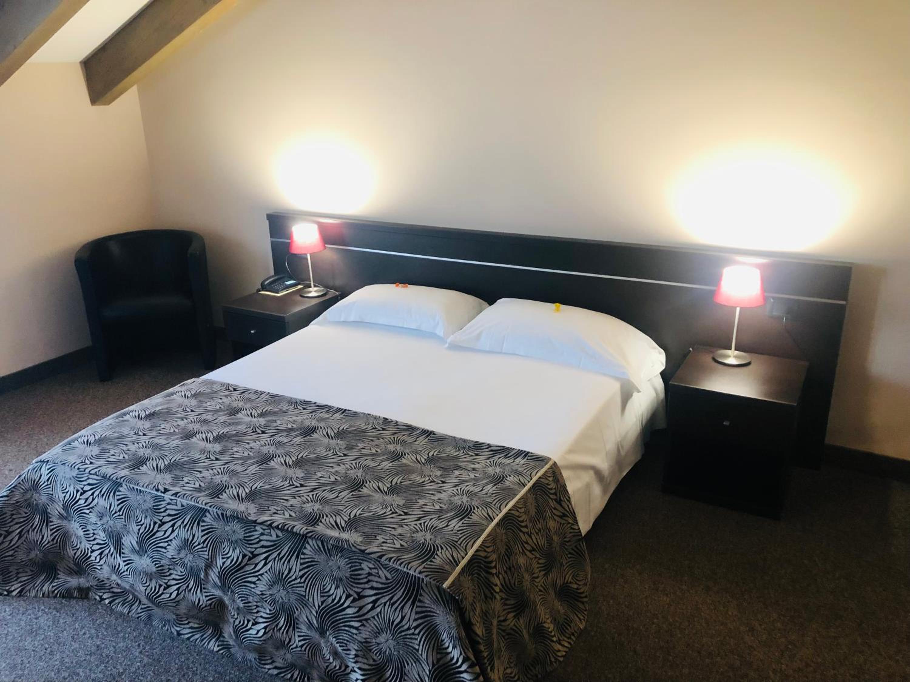 Large Double Room - Photo 25