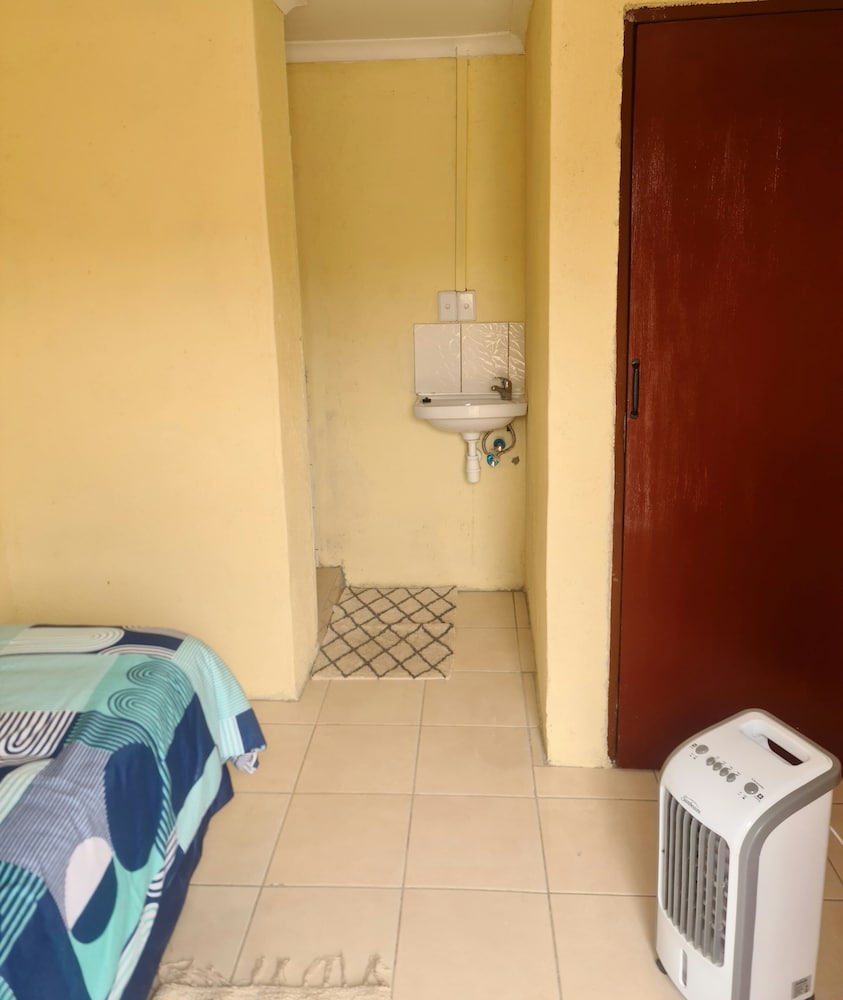Basic Single Room photo 1