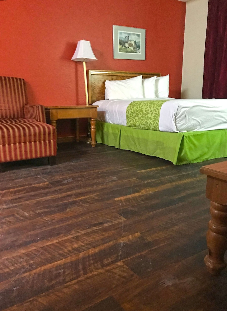 Deluxe Suite, 2 Queen Beds, Non Smoking, Balcony - Photo 7