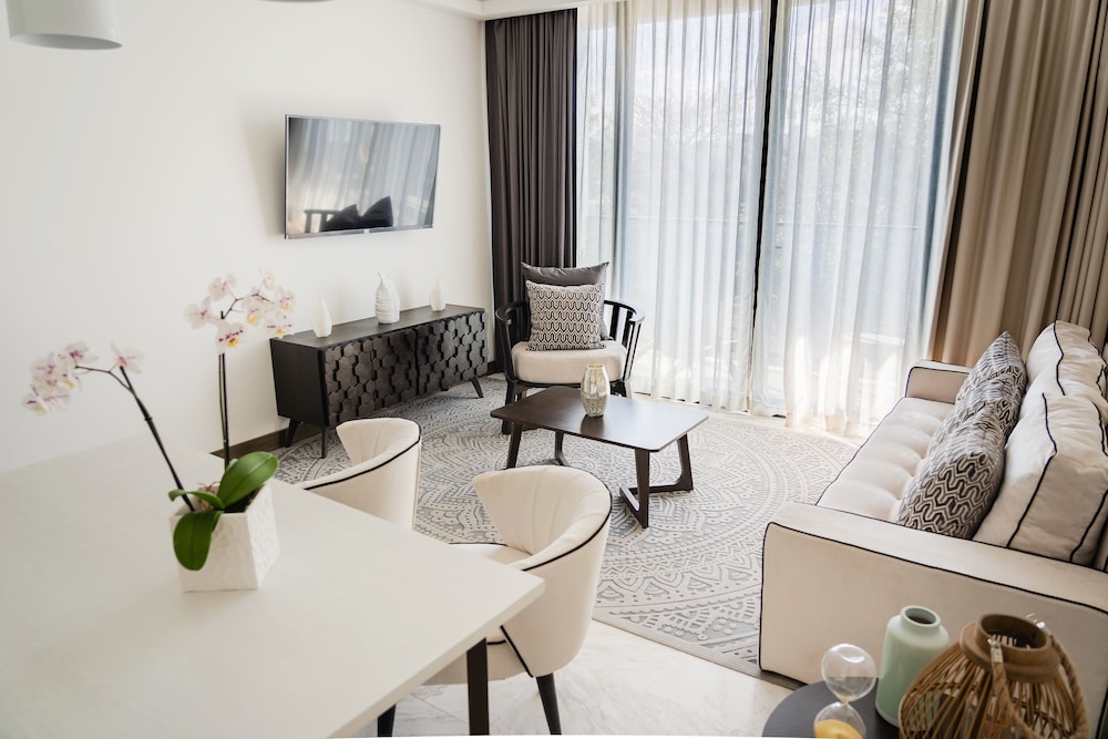One Bedroom Suite - Photo 1
