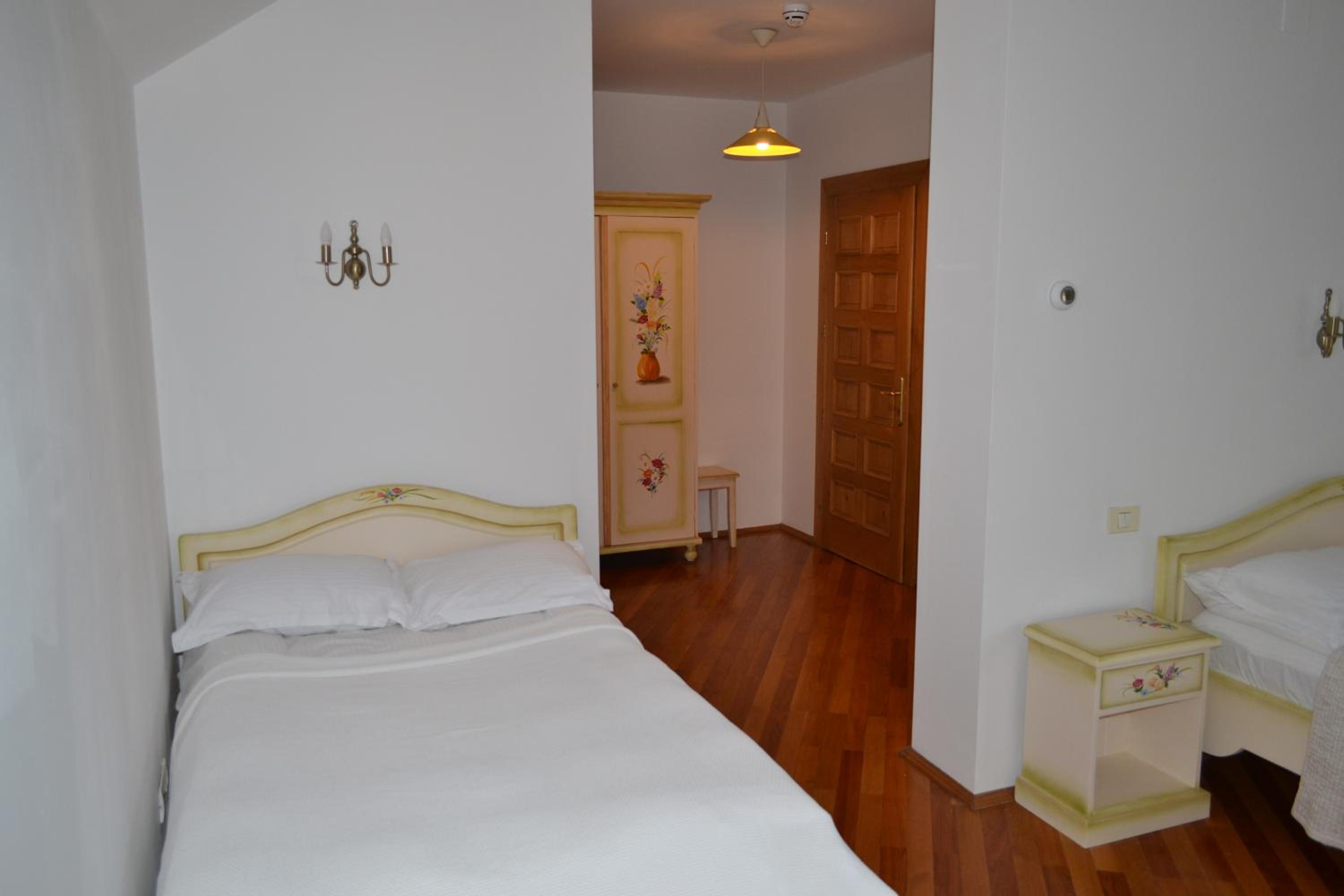 Standard Triple Room upper floors no elevator photo 2