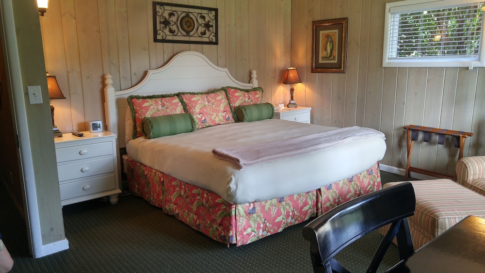 Standard Room, 1 King Bed