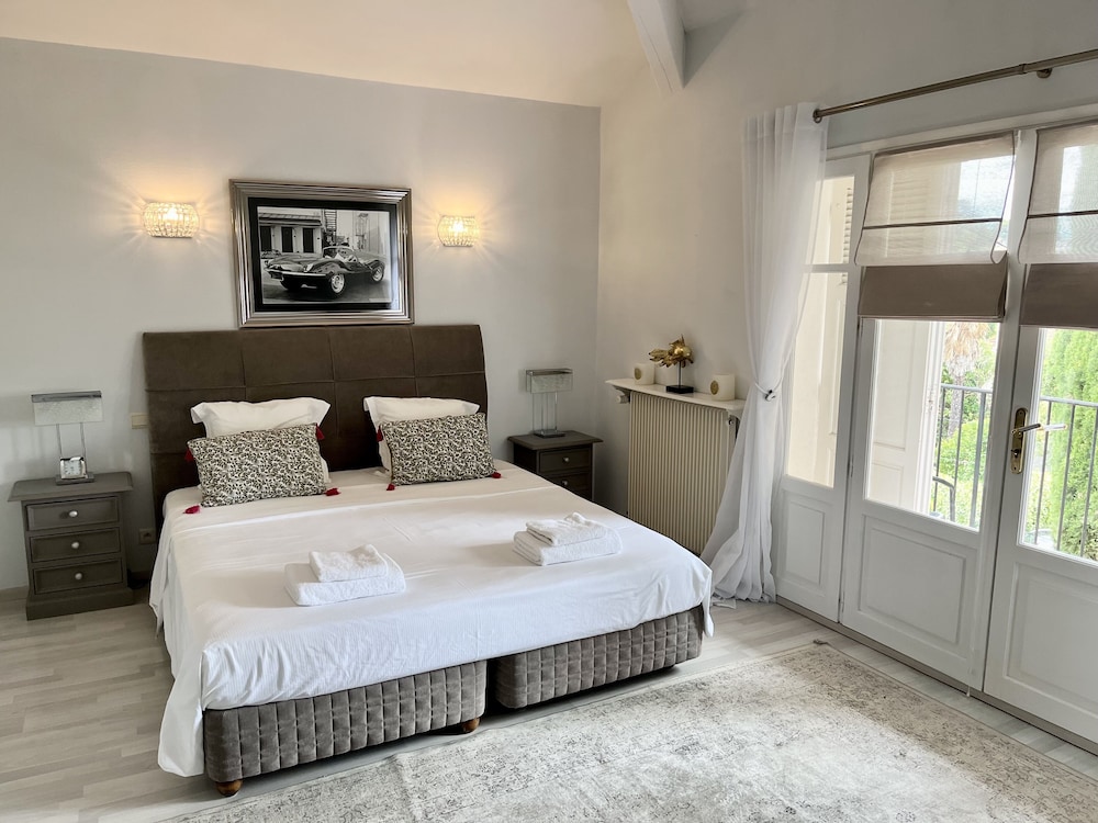 City Villa, 5 Bedrooms