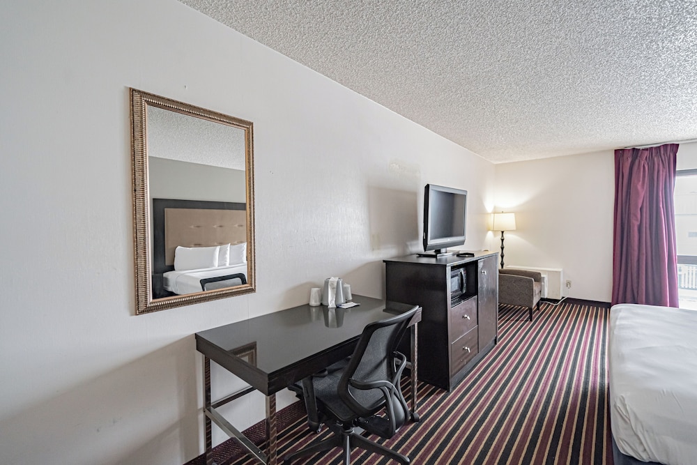Standard Room, 1 Queen Bed, Accessible, Non Smoking photo 2