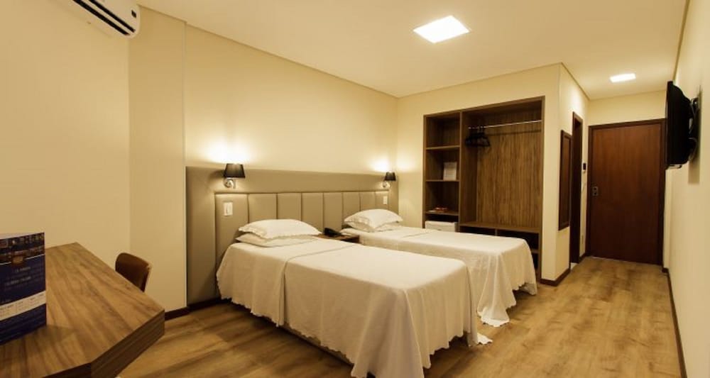 Deluxe Room, 1 Queen Bed, Non Smoking - Photo 3