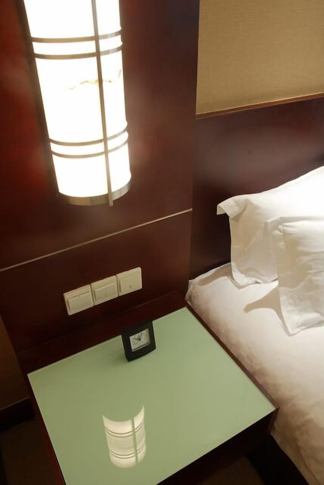 Suite, 1 King Bed, Non Smoking (Leonora Suite)