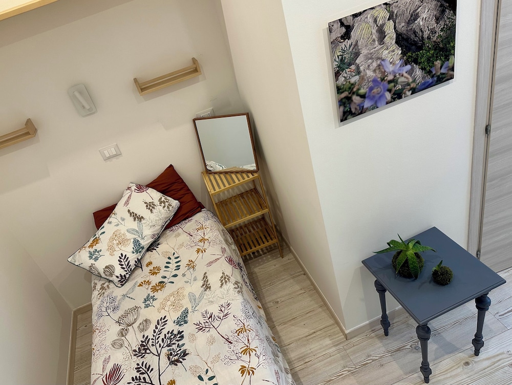Single Room, Courtyard View