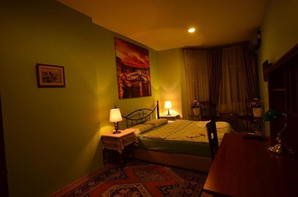 Economy Double Room photo 2