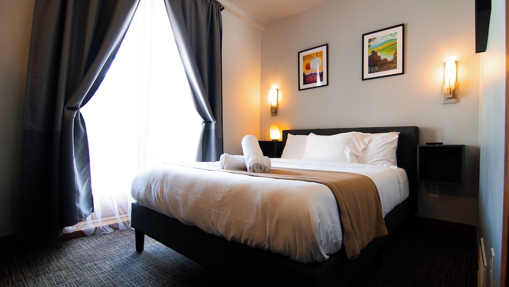 Economy Room, 1 Queen Bed, Shared Bathroom, Mountain View photo 1