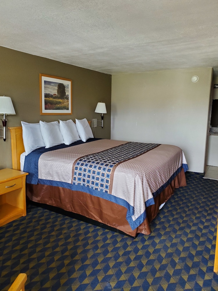 Single Room (Basic Single Room No pets allowed)