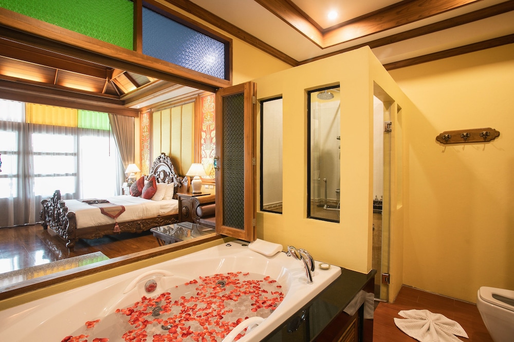 Luxury Room (King bed with Jacuzzi and Balcony)