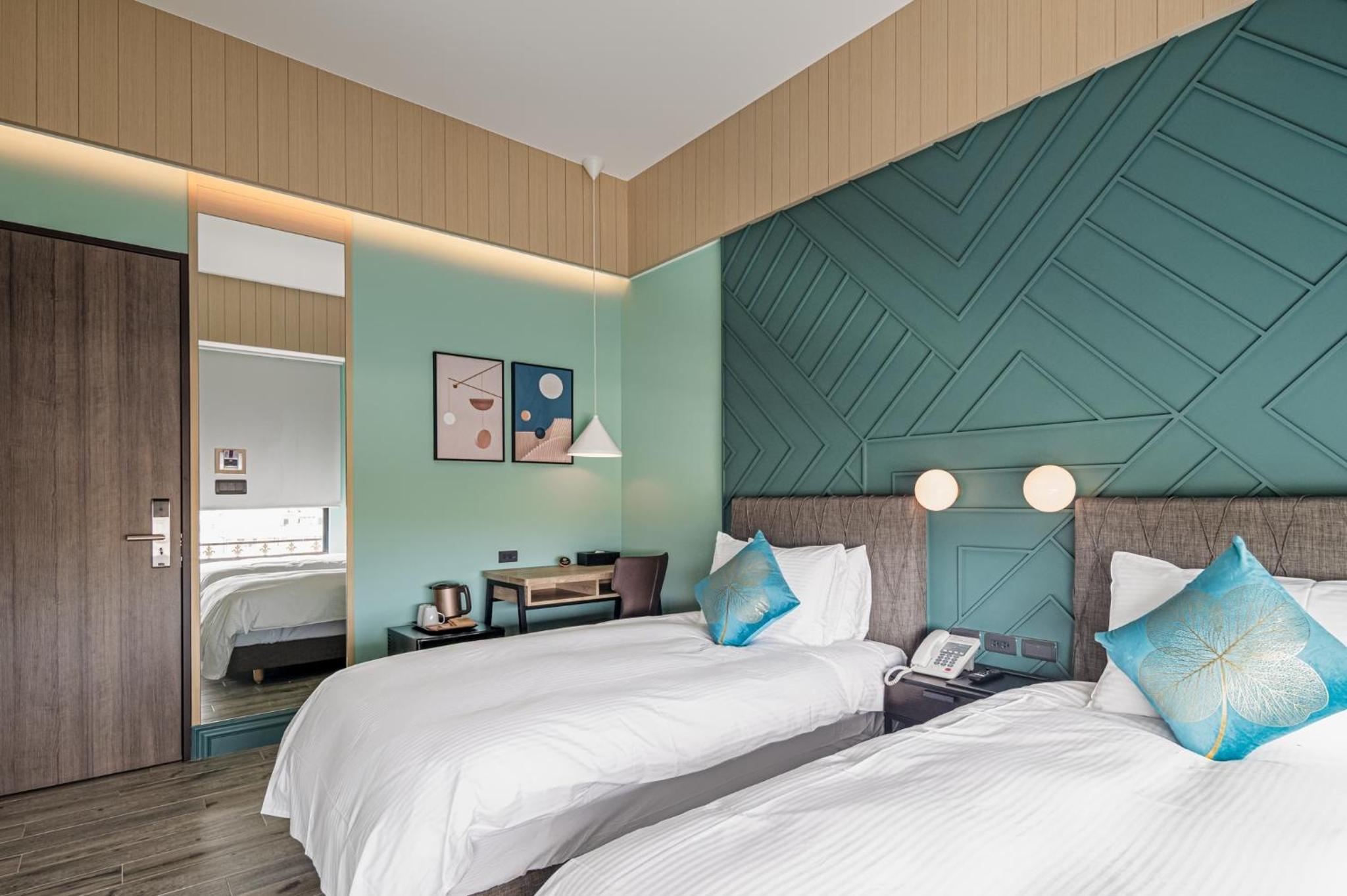 Standard Twin Room - Photo 9