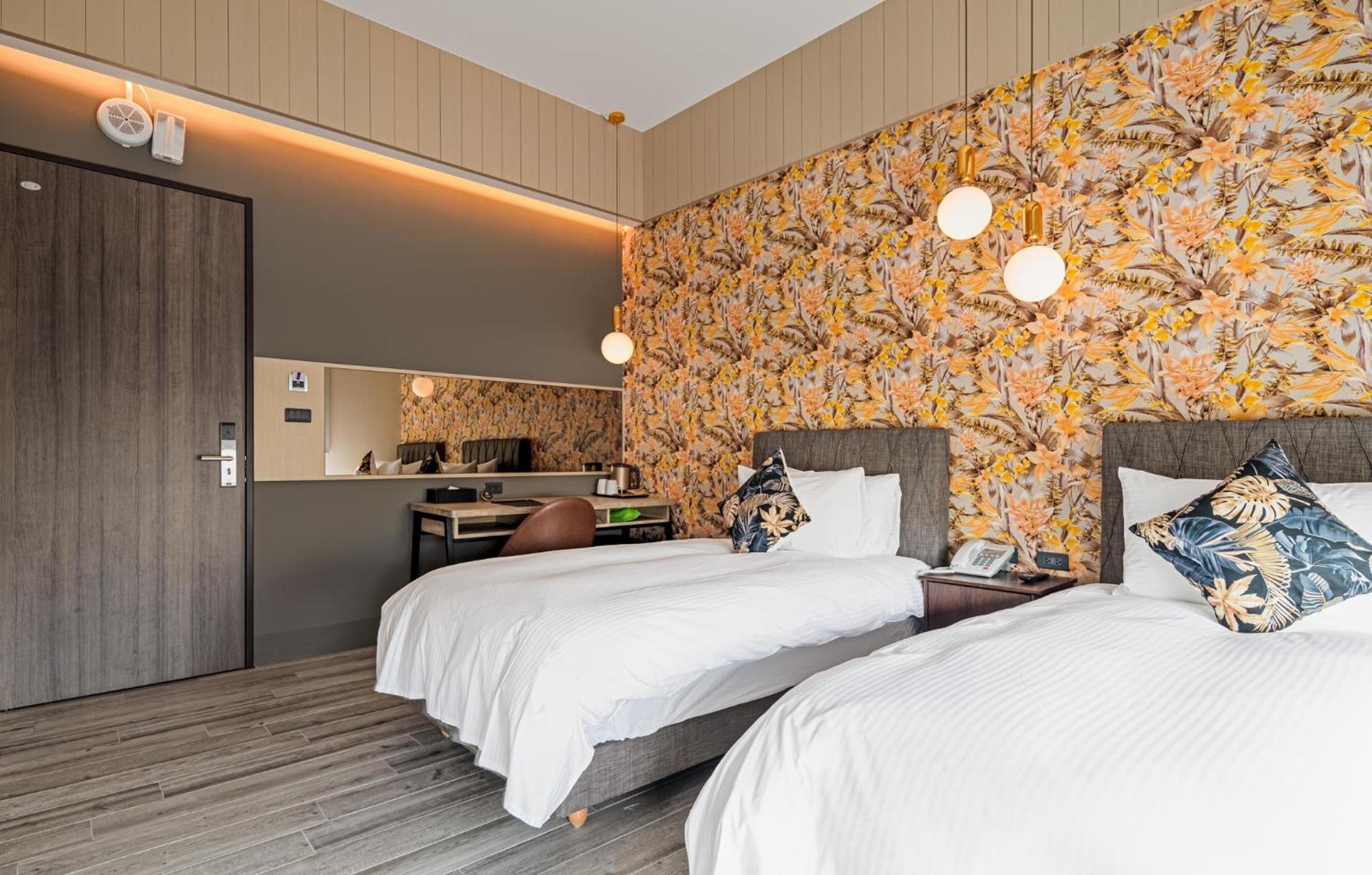Standard Twin Room - Photo 12