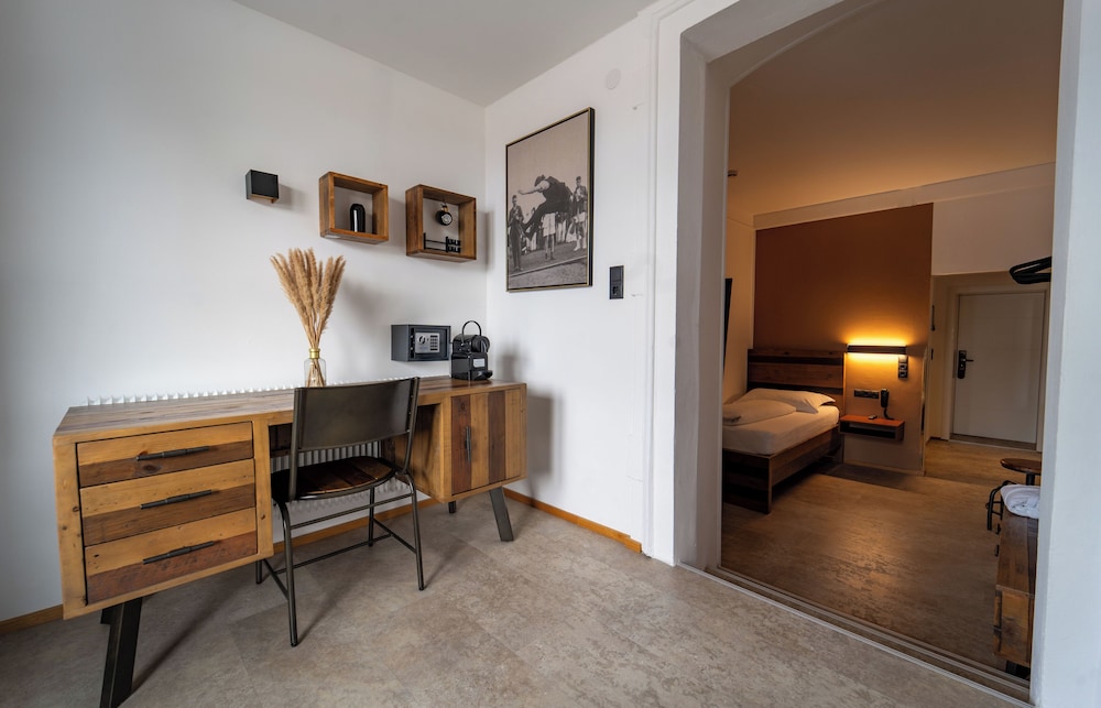 Standard Single Room - Photo 6