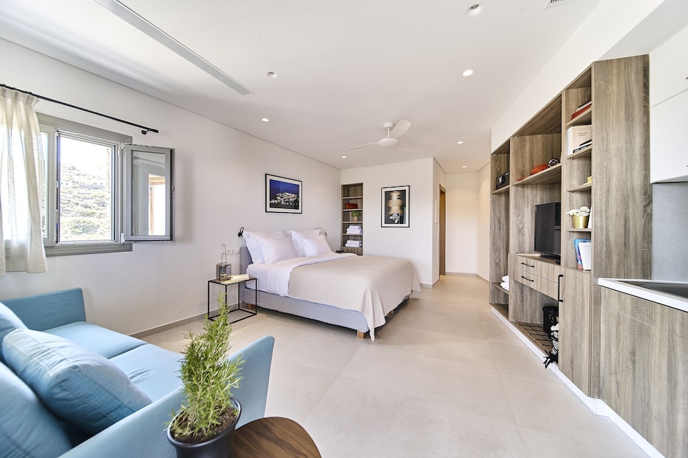 Luxury Residence with Sea and Pool View