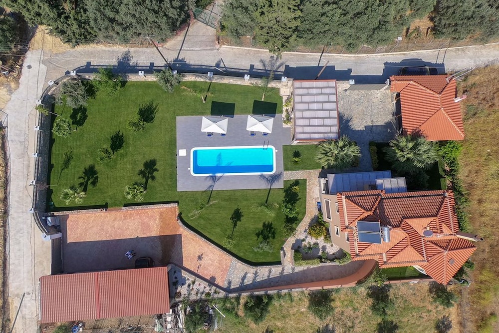 Villa photo 3
