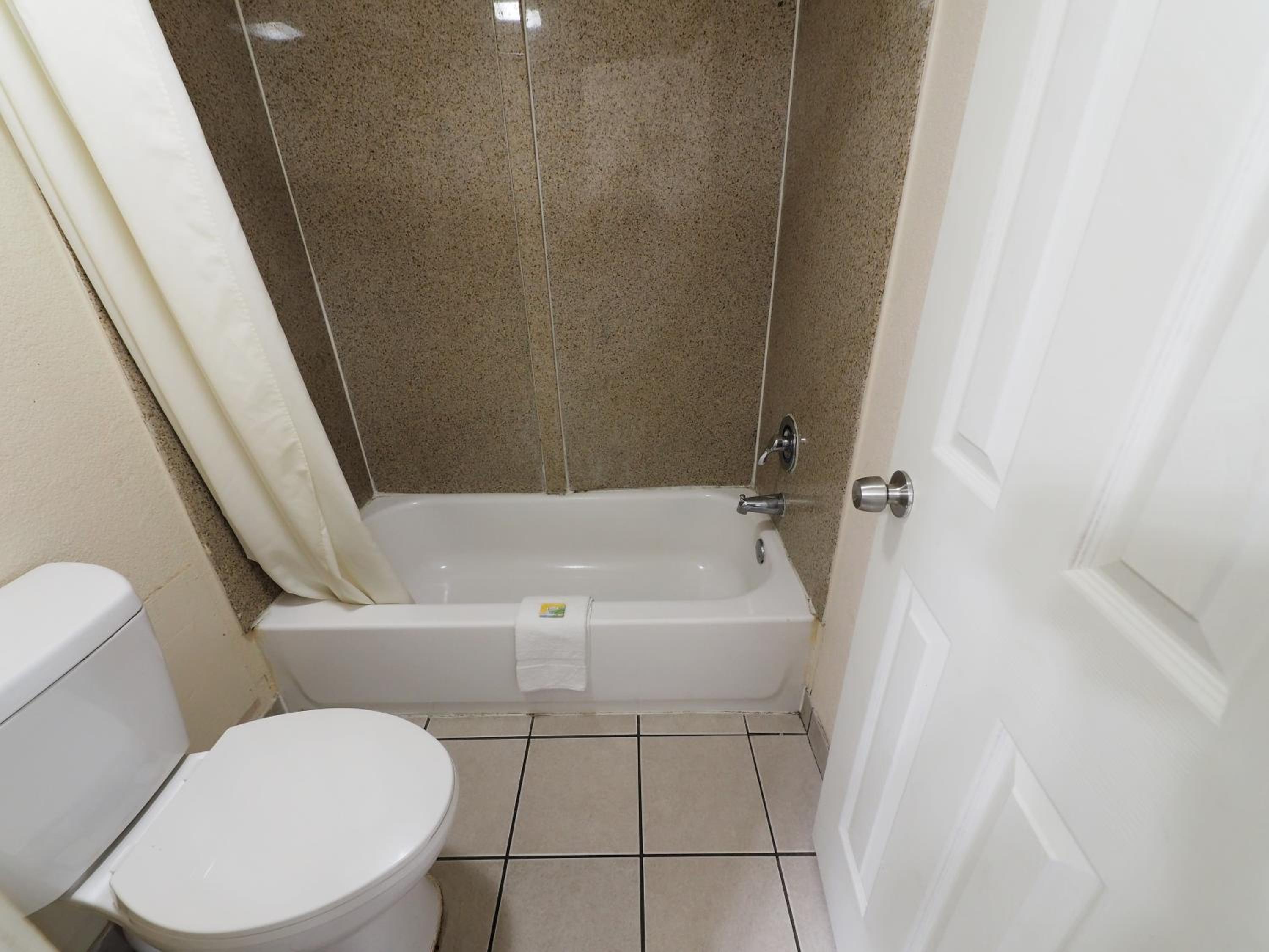 Budget Double Room - Non-Smoking - Photo 6