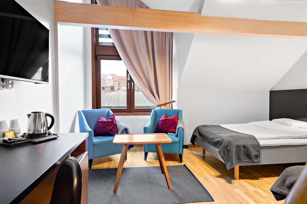 Family Room, Multiple Beds, Non Smoking - Photo 2
