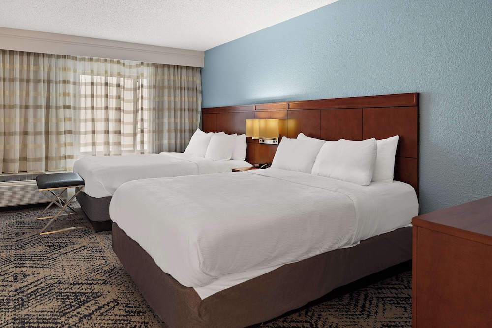 Suite, 2 Queen Beds, Non Smoking (with Sofabed) photo 1