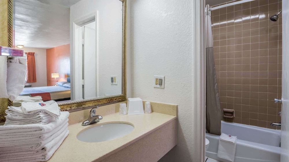 Deluxe Room, 2 Double Beds, Non Smoking, Refrigerator & Microwave - Photo 9
