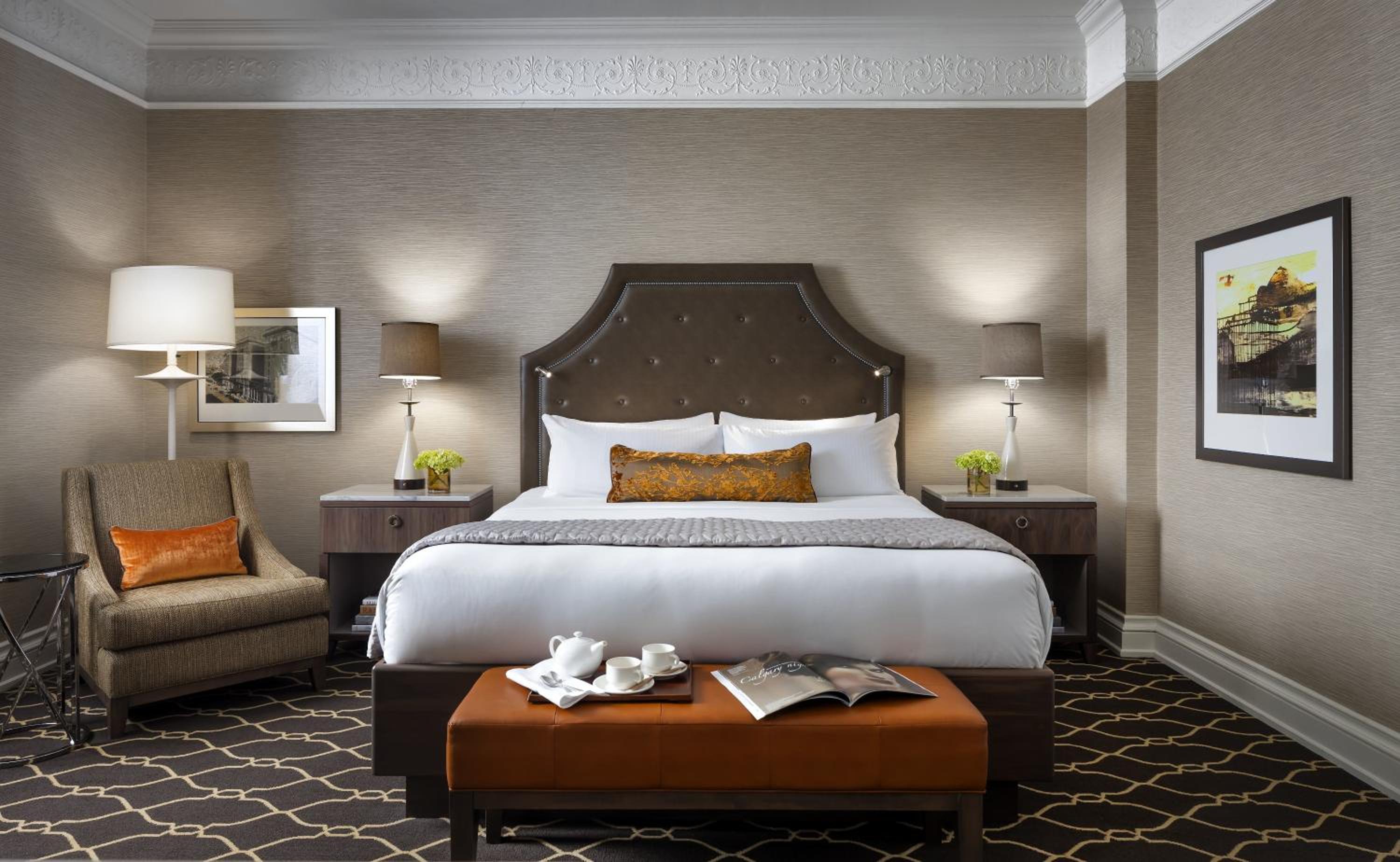 Queen Room with City or Courtyard View