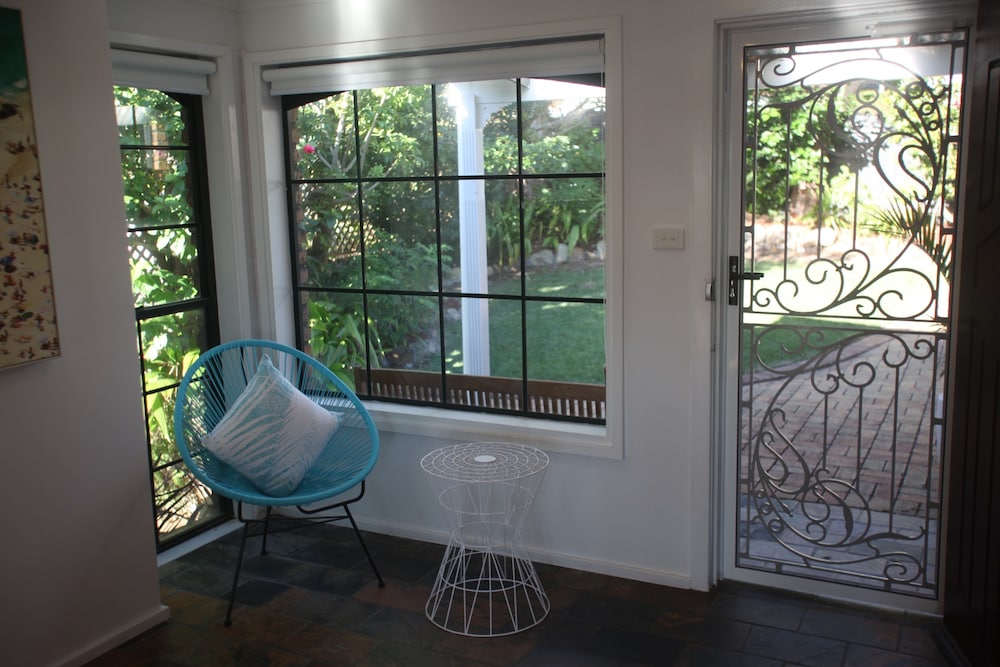 Terrace - Large 1 Bed Fully Equipped Apartment with Terrace and Water Views photo 2