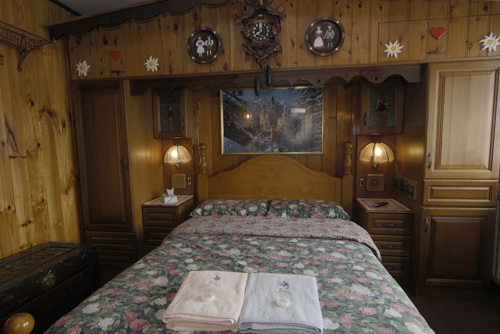 Alpine Honeymoon Room photo 1