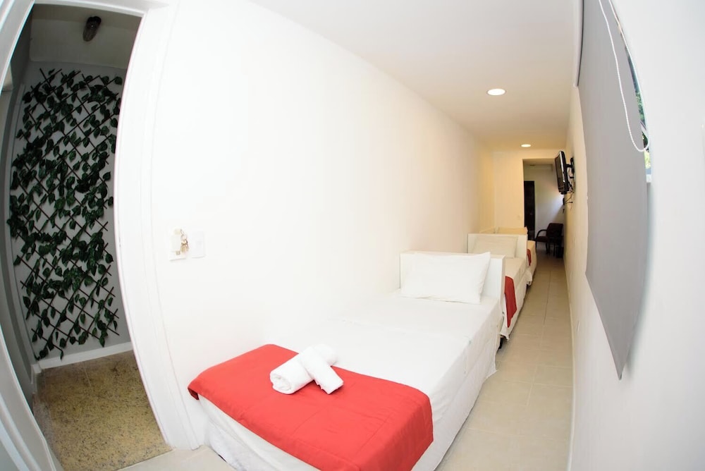 Economy Triple Room photo 2