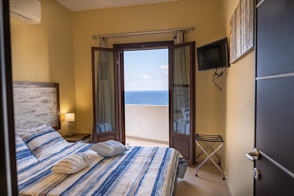 Deluxe Suite, 1 Double Bed, Non Smoking, Sea View