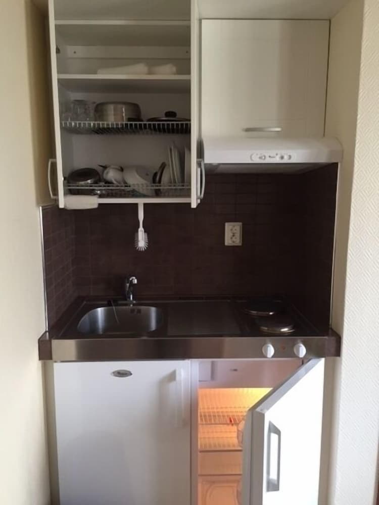 Studio, Kitchenette photo 3
