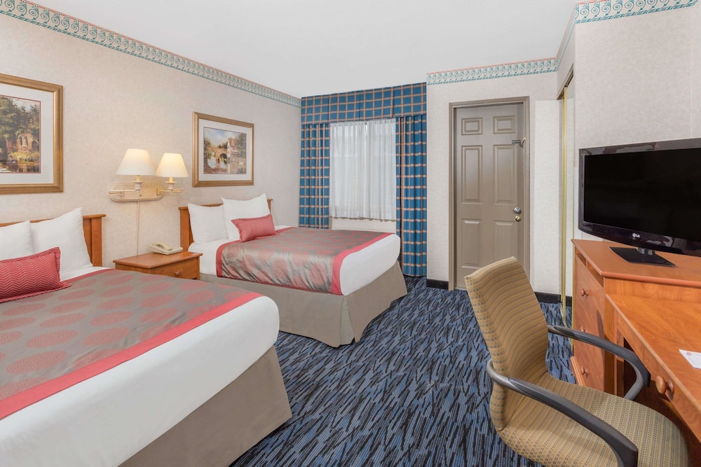 Suite, 2 Double Beds, Non Smoking (2 Double Beds) - Photo 1