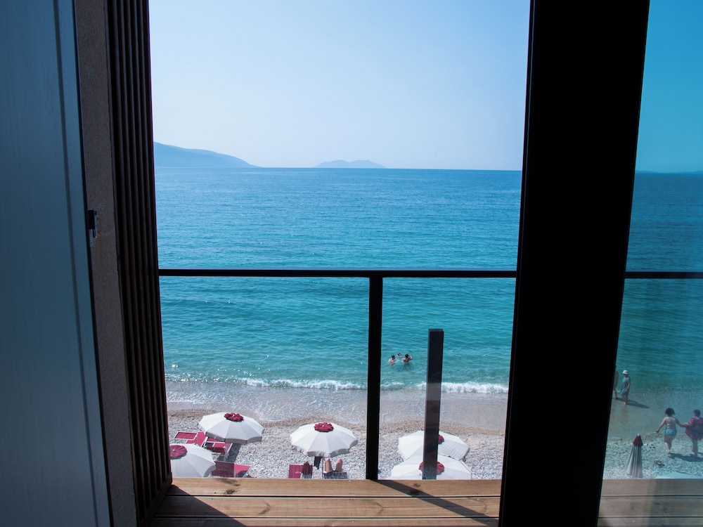 Junior Suite, Balcony, Beach View photo 2