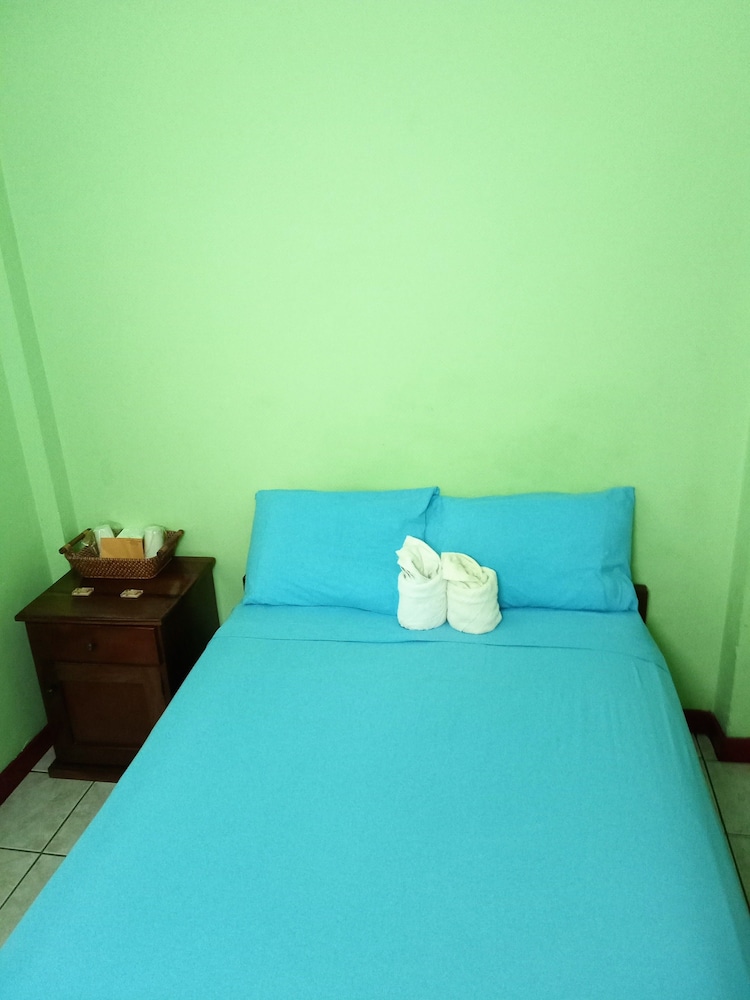 Basic Double Room, 1 Double Bed, Shared Bathroom photo 2