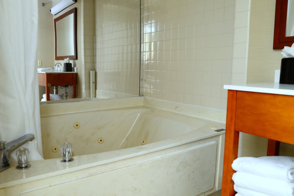 Suite, Multiple Beds, Non Smoking (Upgrade) - Photo 9
