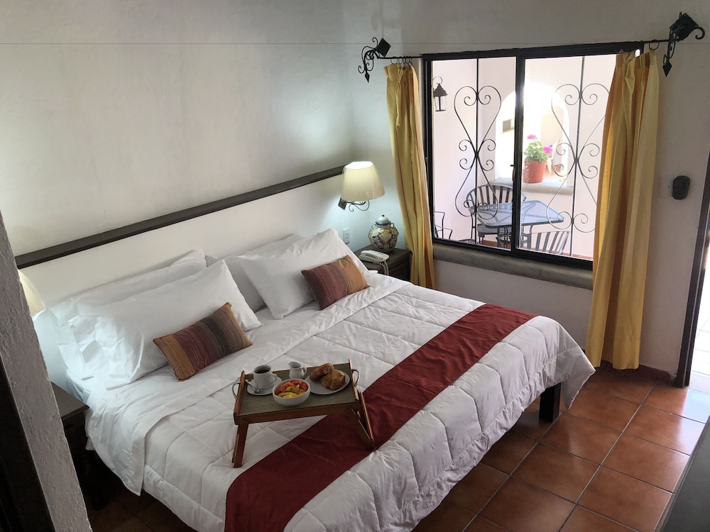 Standard Room, 1 King Bed photo 2