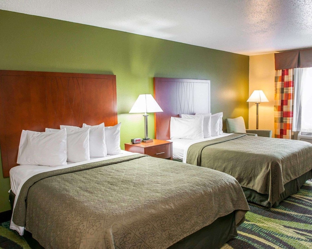 Standard Room, 2 Queen Beds, Non Smoking - Photo 2