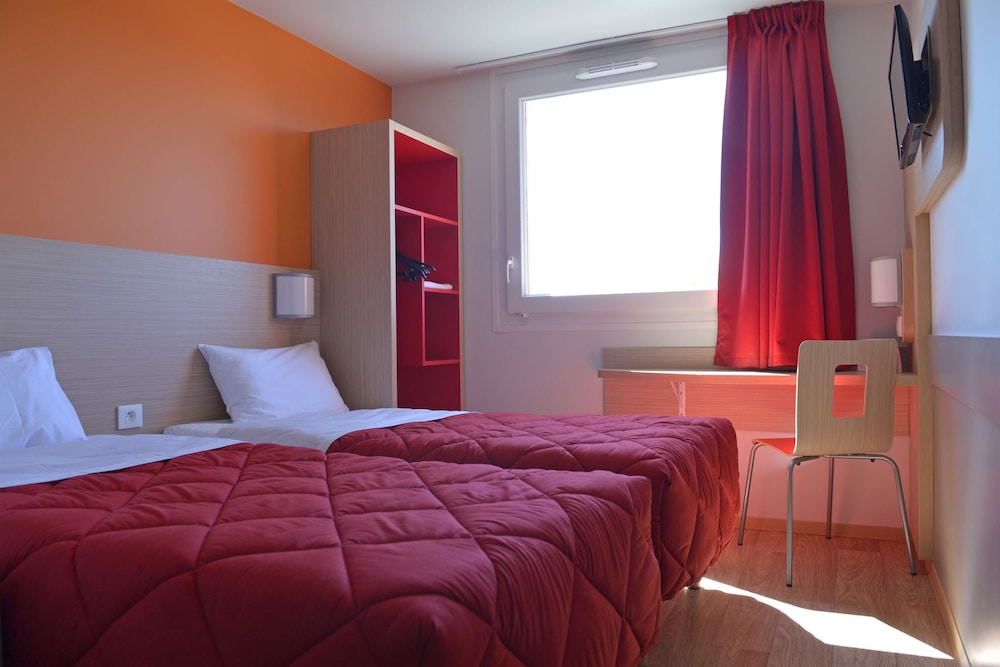 Standard Room, 2 Twin Beds - Photo 1