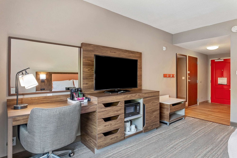 Room, 2 Queen Beds, Accessible, Bathtub