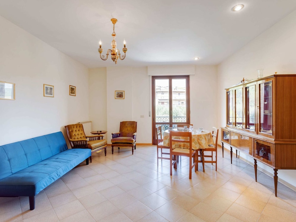 Classic Apartment, 2 Bedrooms photo 2