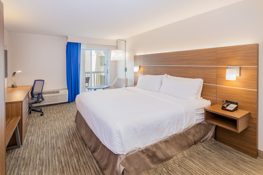 Room, 1 King Bed, Accessible, City View (Communication, Accessible Tub) - Photo 4