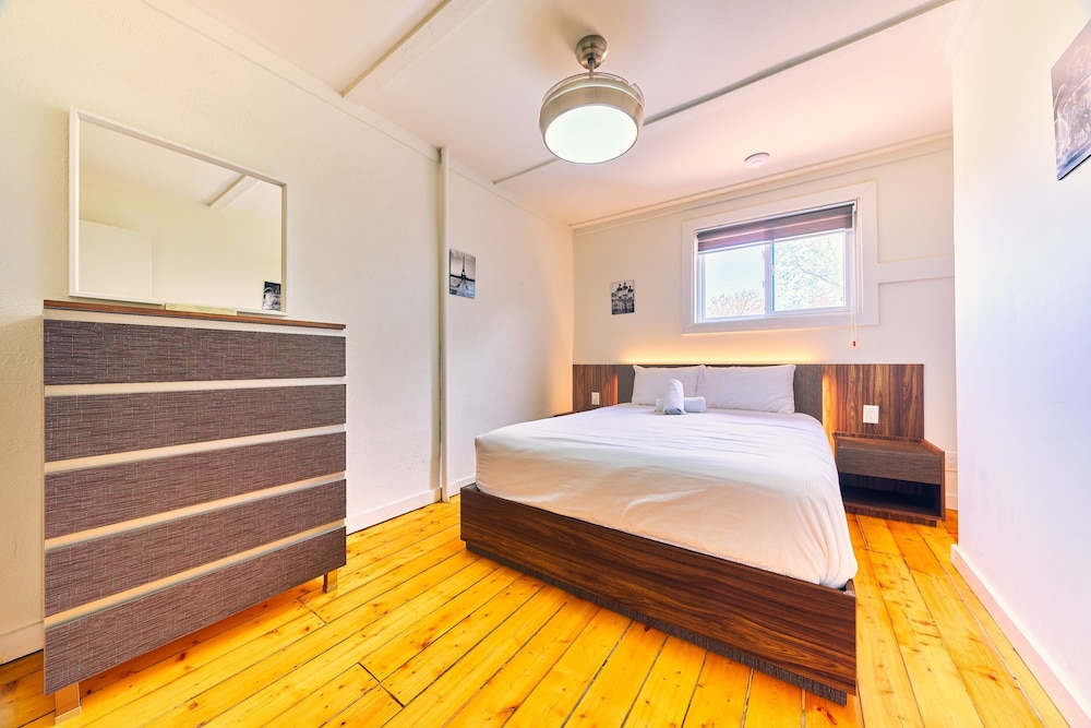 Townhouse Suite 205 - 2 Storeys - Photo 3