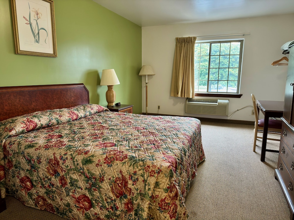 Room, 1 King Bed, Non Smoking - Photo 11