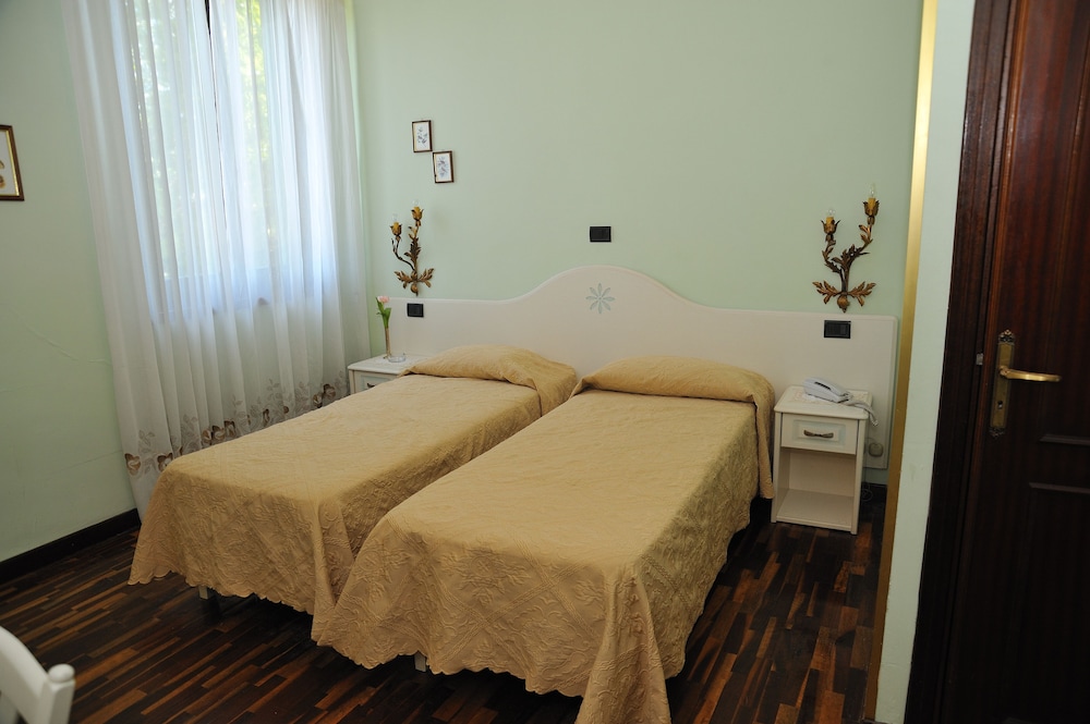 Economy Double or Twin Room photo 3