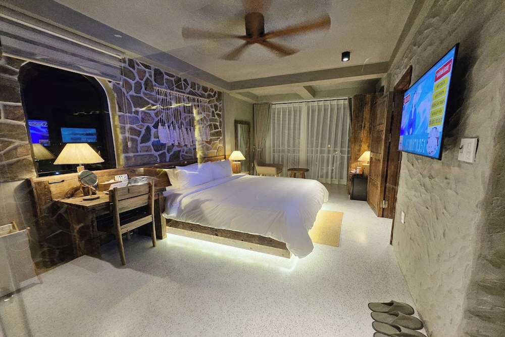 VIP Room - Photo 7