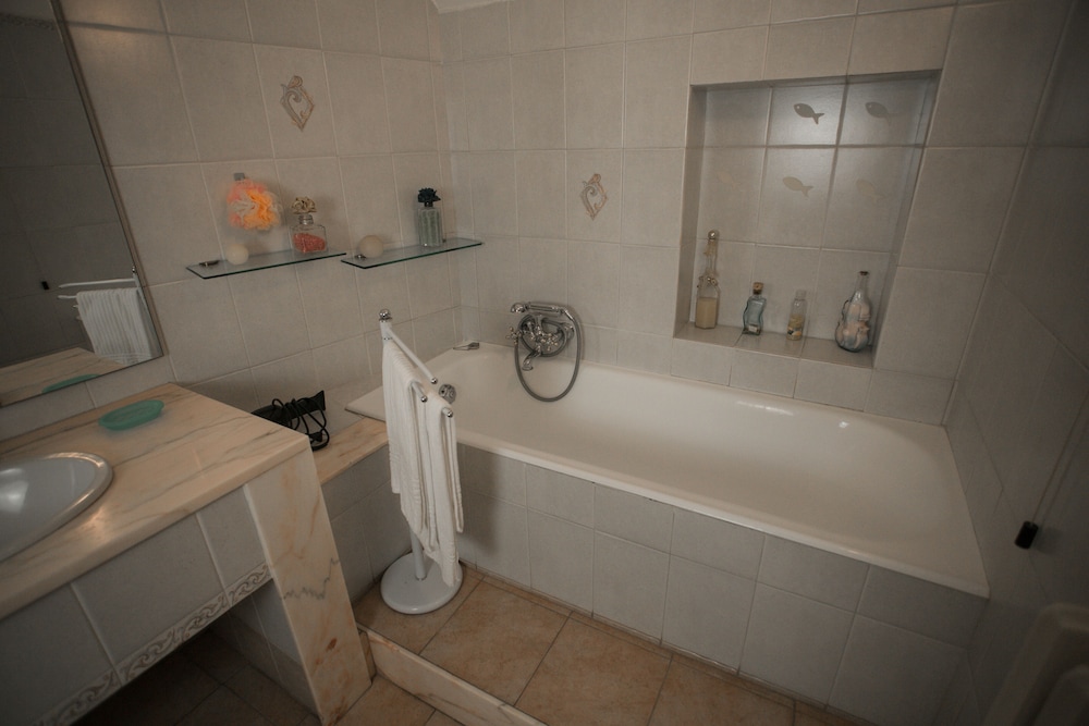 Double or Twin Room - Photo 13