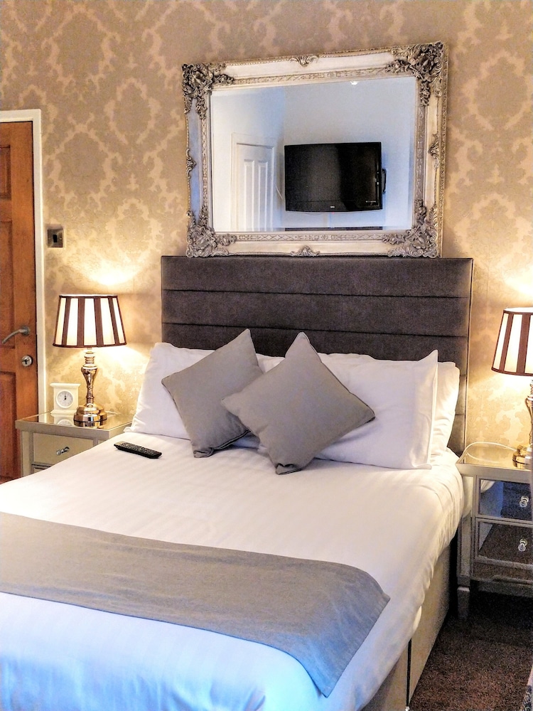 Standard Double Room, Ensuite photo 3