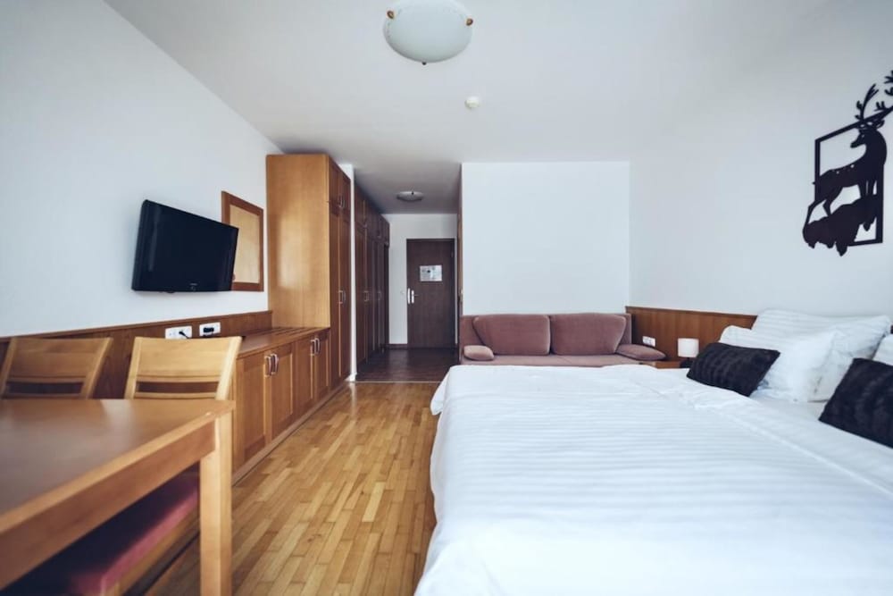 Deluxe Double Room, Balcony - Photo 7