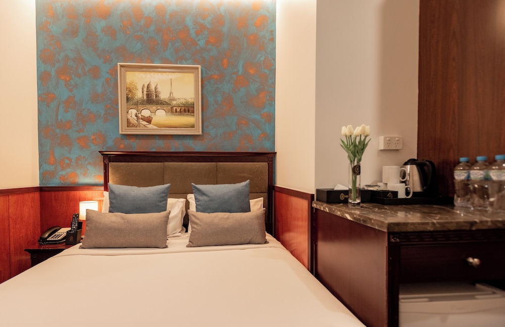 Family Room (1 Queen and 1 Single Bed) photo 3