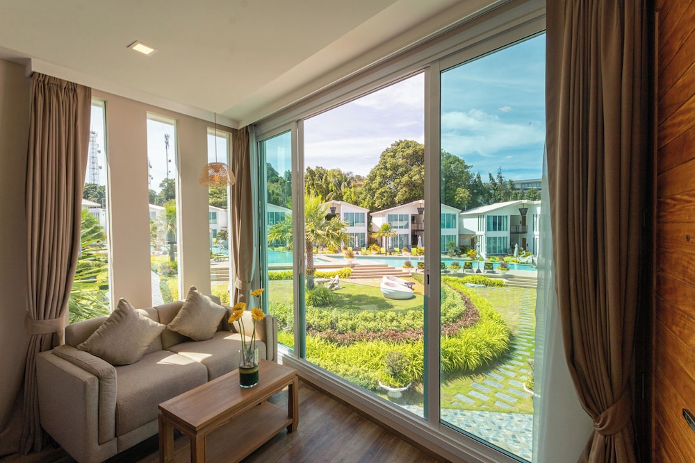 Deluxe Villa Seaside View - Photo 3